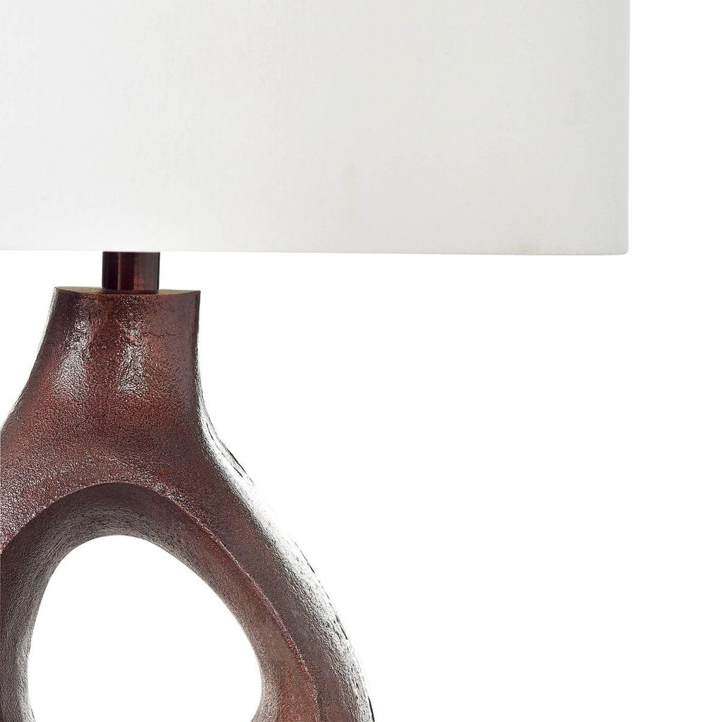 Lampe de table en aluminium perforé finition cuivre de 26 pouces