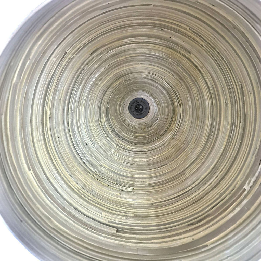 Lustre en bambou noir et blanc avec armature en fer