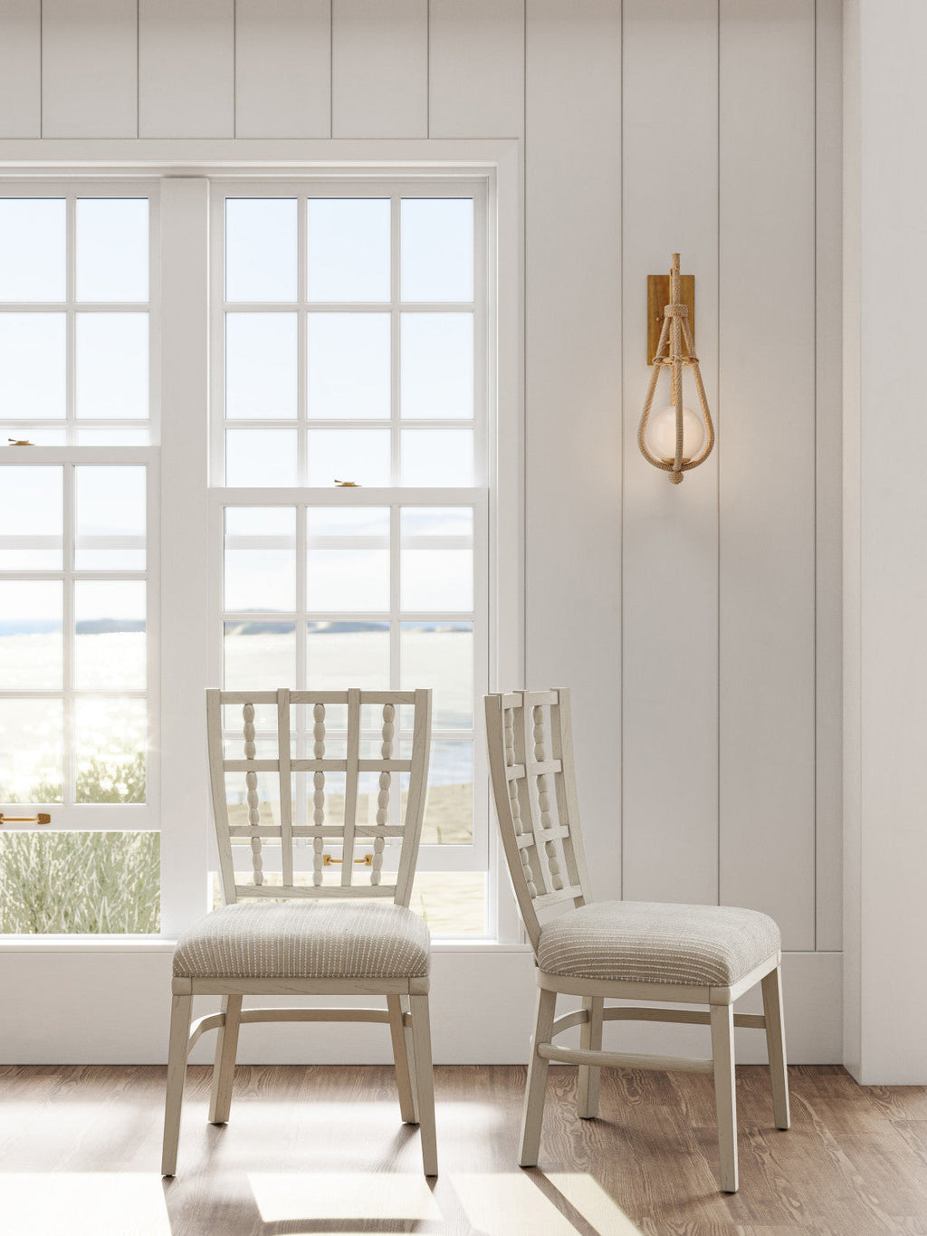 58,42 cm Wandlampe aus Abakaseil mit mattierter Glaskugel